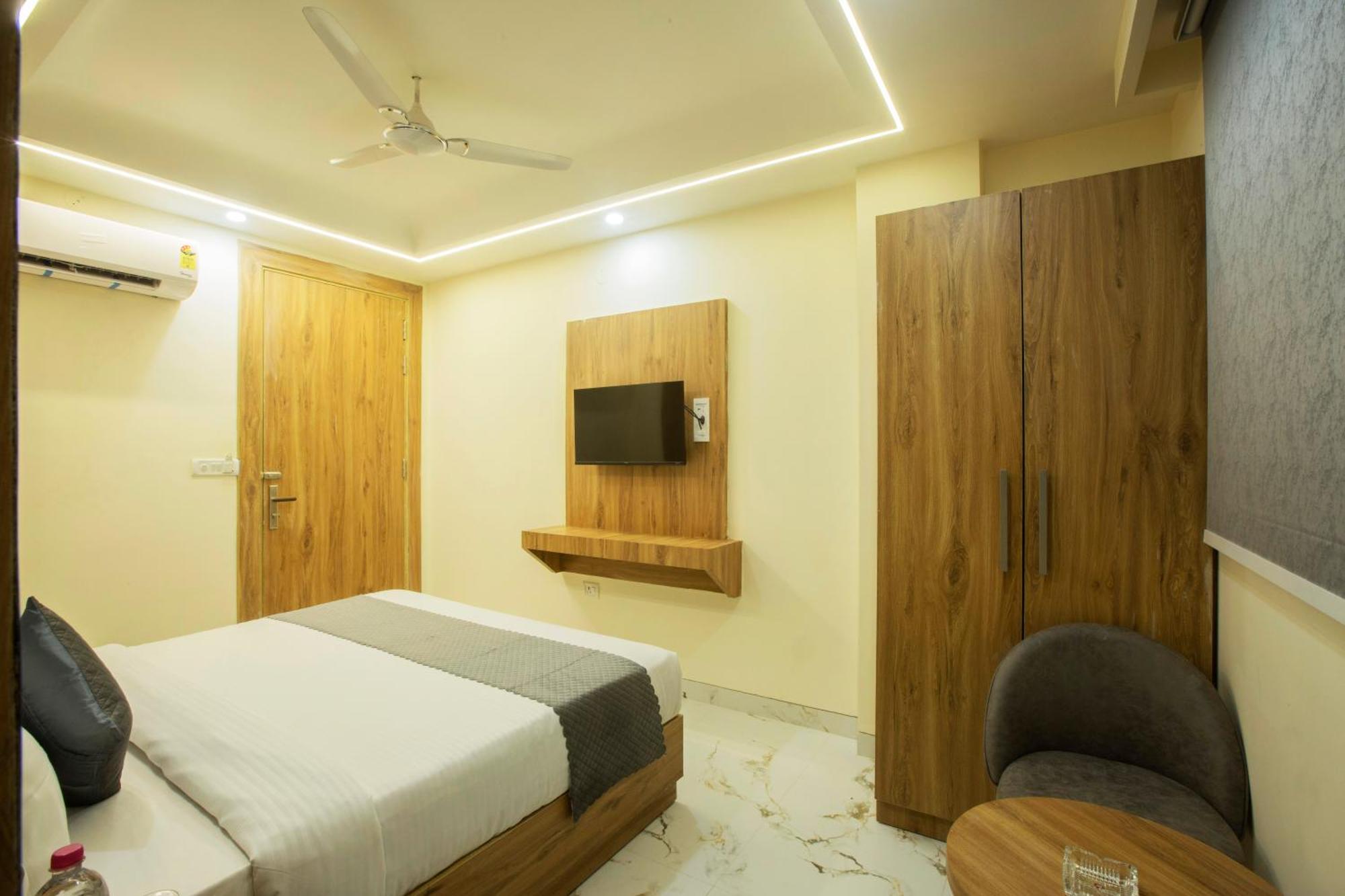 Hotel Luxe Manor Near Delhi Airport Nova Deli Exterior foto